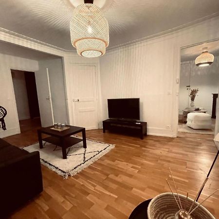 Chic Apartment On The Famous Shopping Rue Du Faubourg Saint-Honore Street Paris Eksteriør billede
